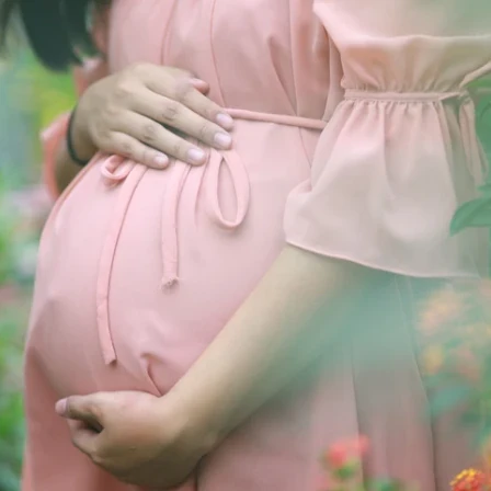 Une photo d'une femme enceinte